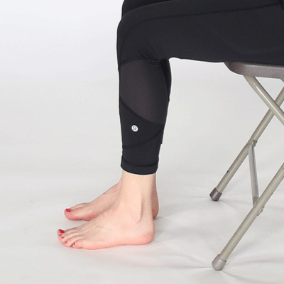 این تمرین به کنترل فزاینده‌ی شما روی عضلات انگشتان پا کمک می‌کند. 