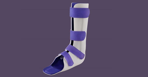 راه رفتن روی انگشتان پا چه علائمی دارد و چگونه درمان می‌شود؟